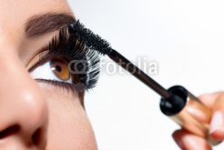 Mascara_Applying._Long_Lashes_closeup.jpg